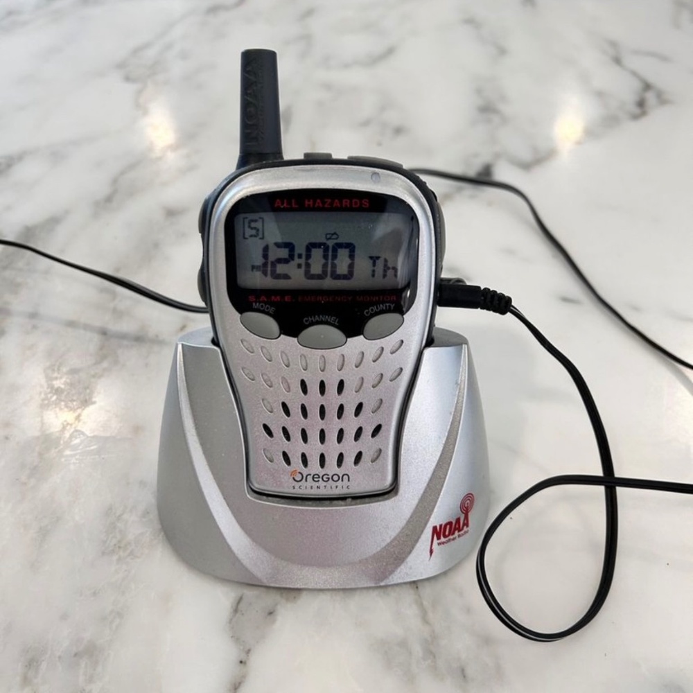 Oregon Scientific WR601 Portable Weather Radio